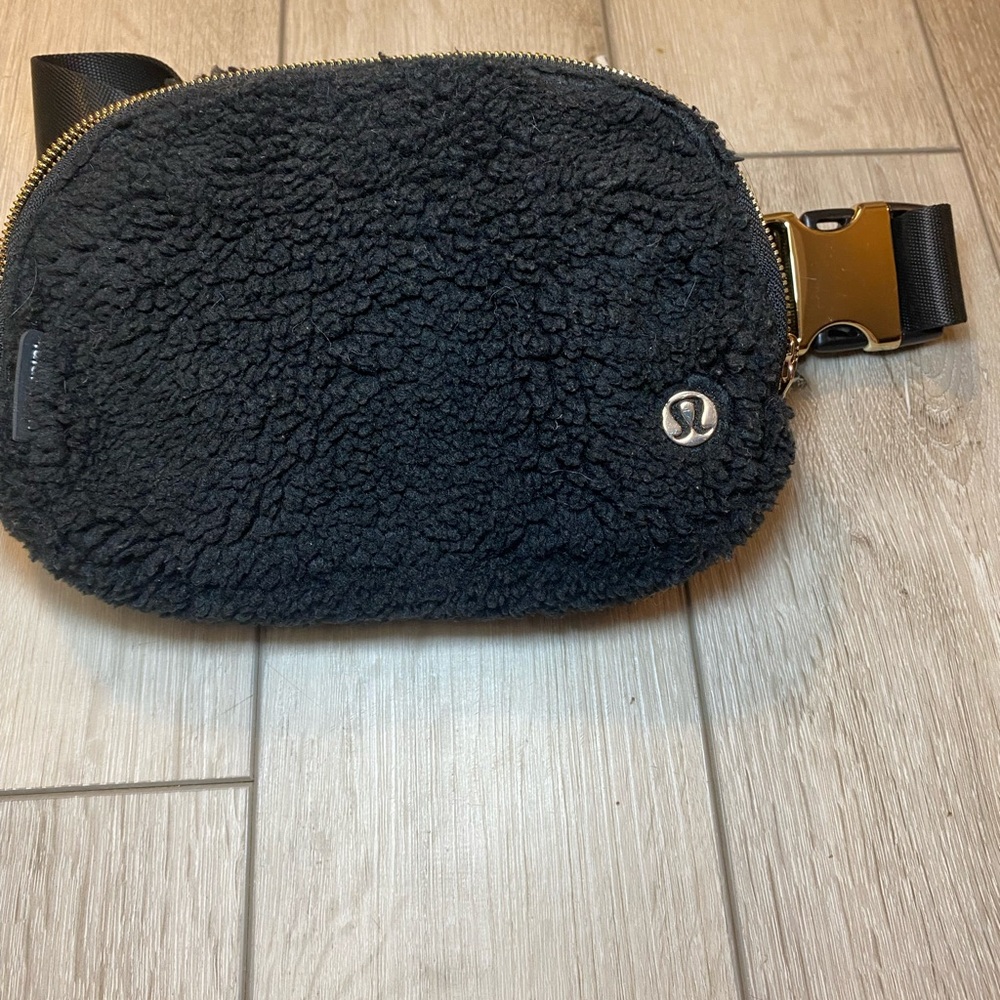Lululemon black teddy Sherpa bum bag belt bag